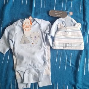 Newborn carters outfit and hats NWT